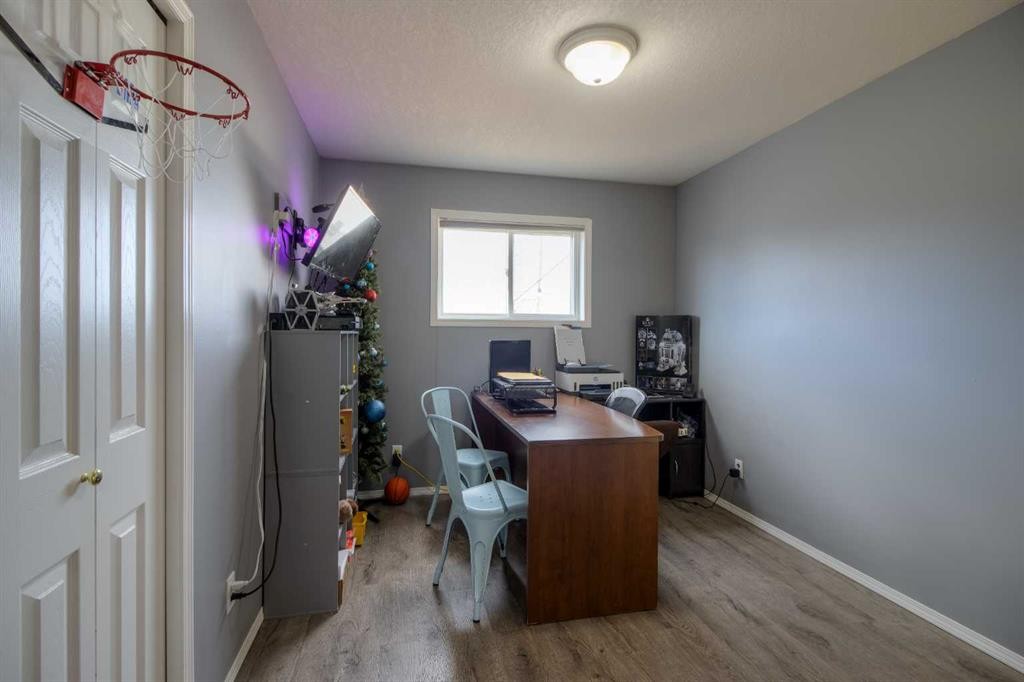 2010 15 Street, Coaldale, AB - Indoor Photo Showing Office