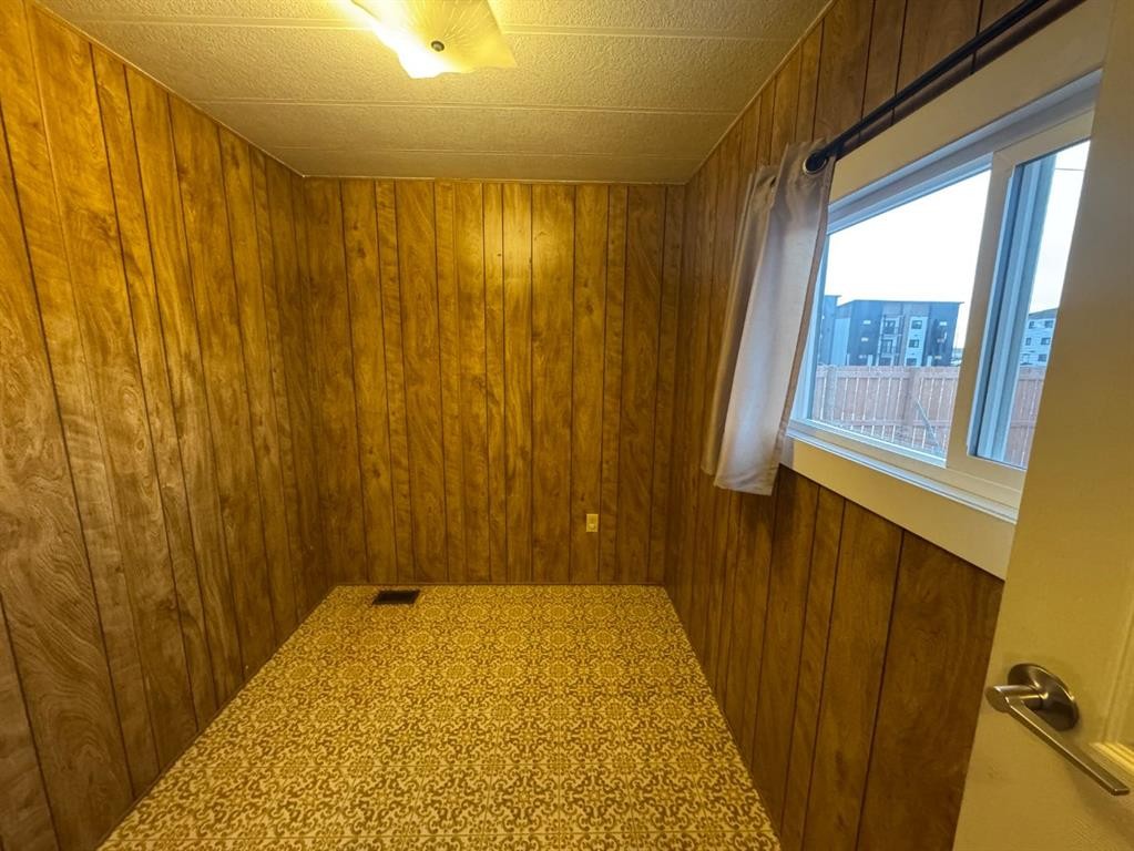 404 10 St, Fort Macleod, AB - Indoor Photo Showing Other Room