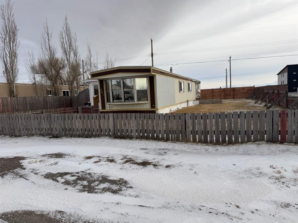 404 10 St, Fort Macleod, AB - Outdoor