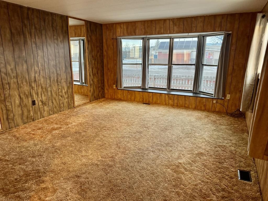 404 10 St, Fort Macleod, AB - Indoor Photo Showing Other Room