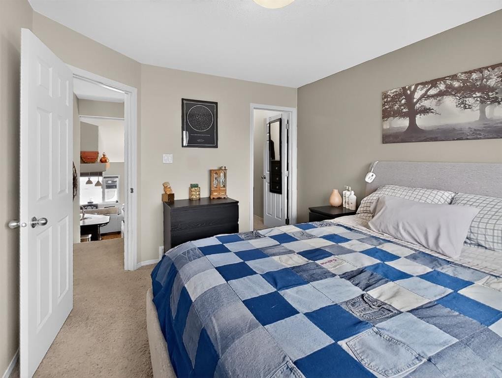 645 Silkstone Point West, Lethbridge, AB - Indoor Photo Showing Bedroom