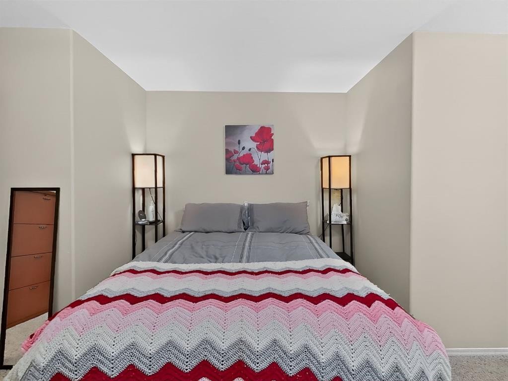 645 Silkstone Point West, Lethbridge, AB - Indoor Photo Showing Bedroom