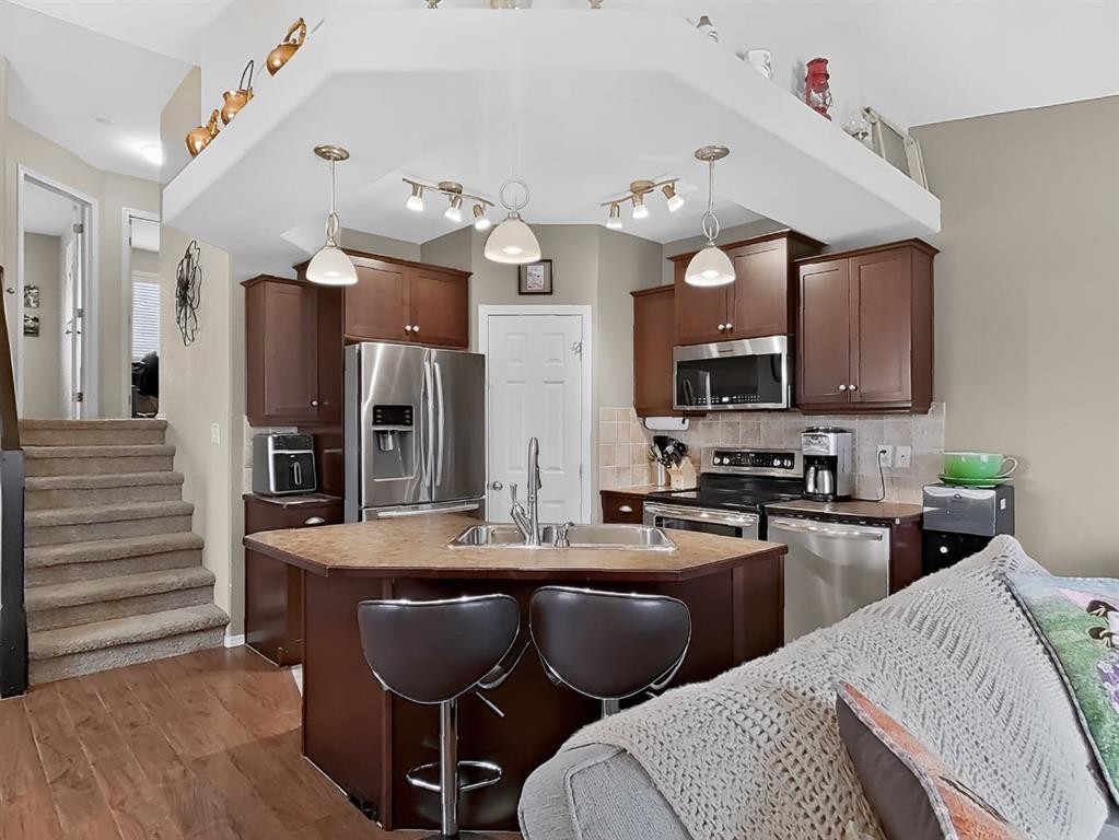 645 Silkstone Point West, Lethbridge, AB - Indoor Photo Showing Kitchen With Double Sink