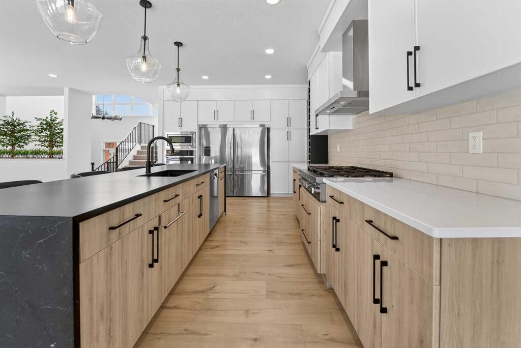 70 Kananaskis Drive, Coleman, AB - Indoor Photo Showing Kitchen With Upgraded Kitchen