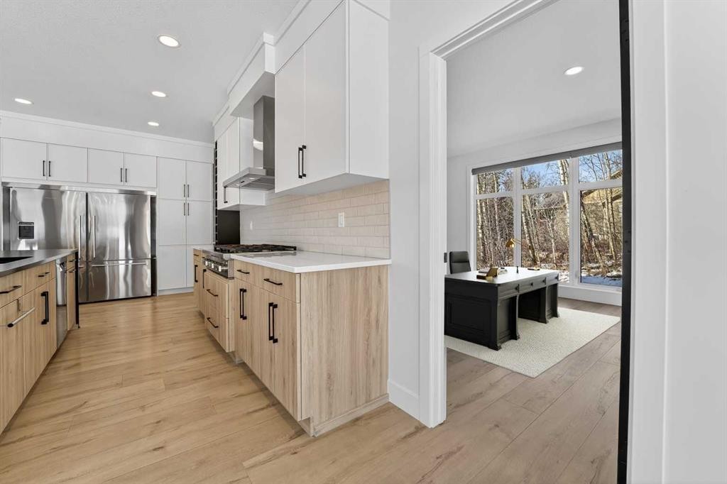 70 Kananaskis Drive, Coleman, AB - Indoor Photo Showing Kitchen With Upgraded Kitchen