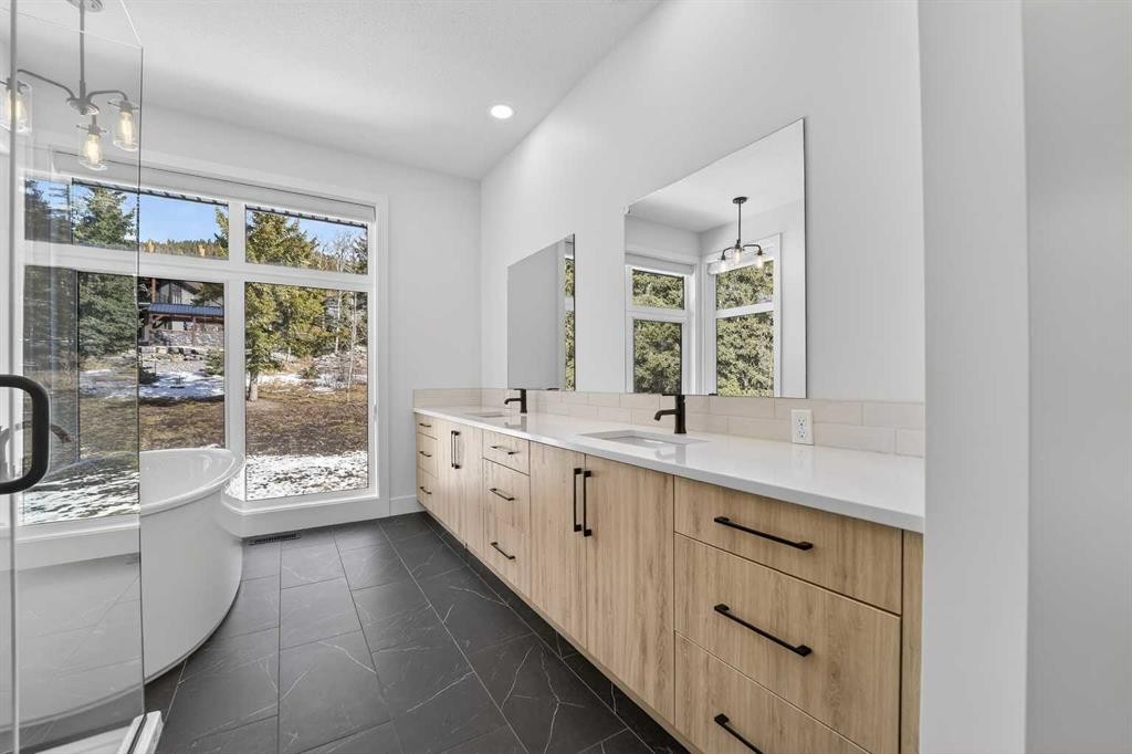70 Kananaskis Drive, Coleman, AB - Indoor Photo Showing Bathroom