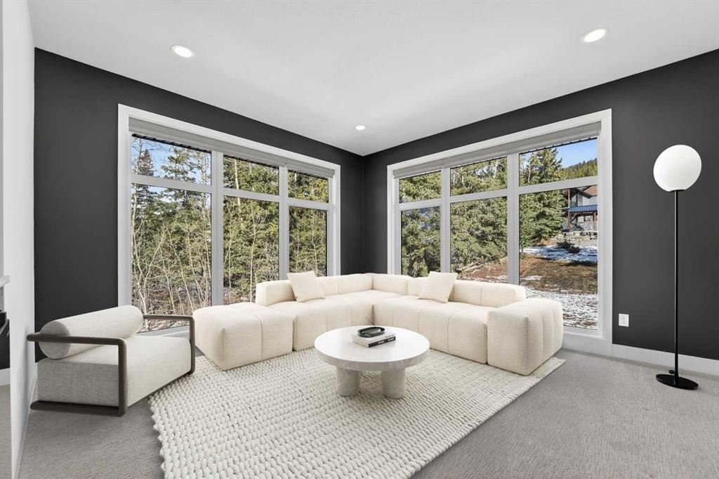 70 Kananaskis Drive, Coleman, AB - Indoor Photo Showing Living Room