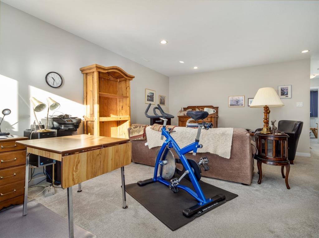 842 Greywolf Run North, Lethbridge, AB - Indoor Photo Showing Gym Room