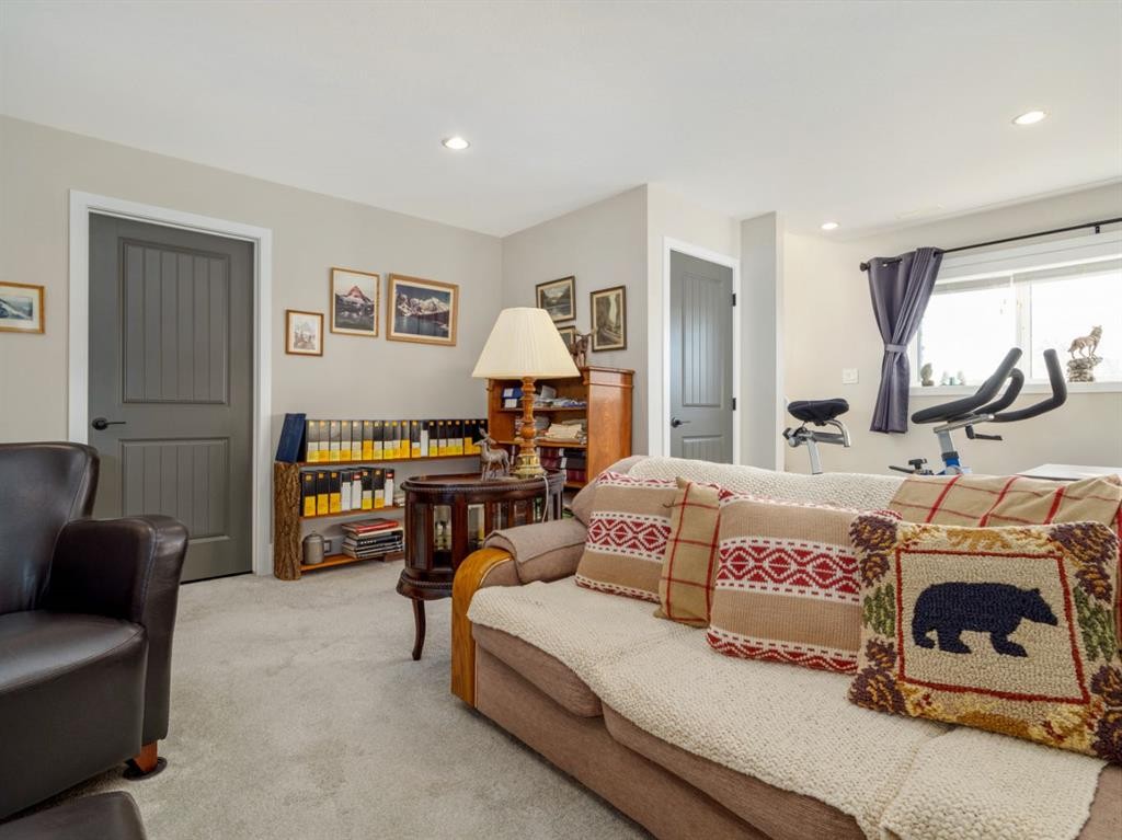 842 Greywolf Run North, Lethbridge, AB - Indoor Photo Showing Other Room