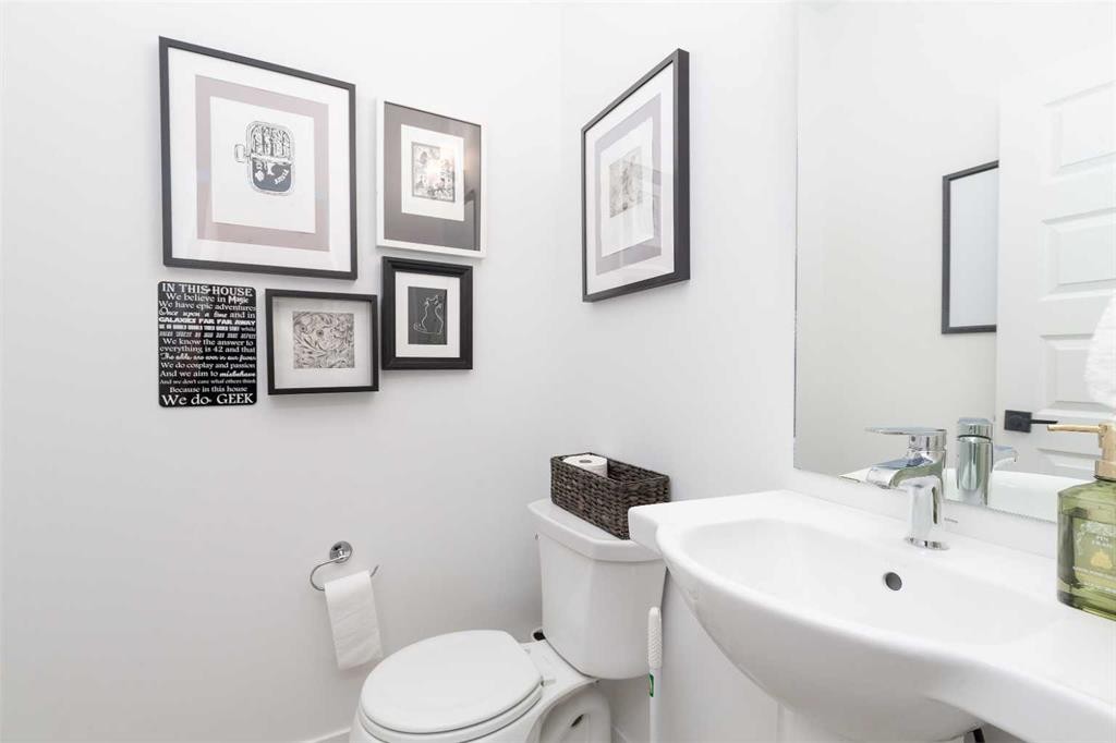 308 Grassland Boulevard West, Lethbridge, AB - Indoor Photo Showing Bathroom