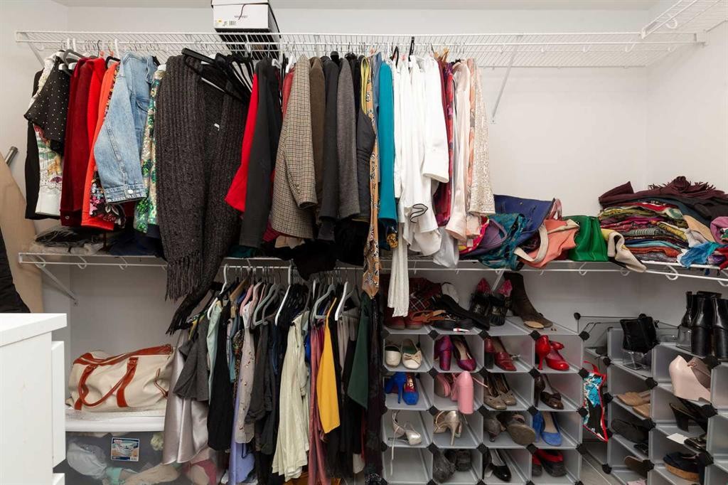 308 Grassland Boulevard West, Lethbridge, AB - Indoor With Storage