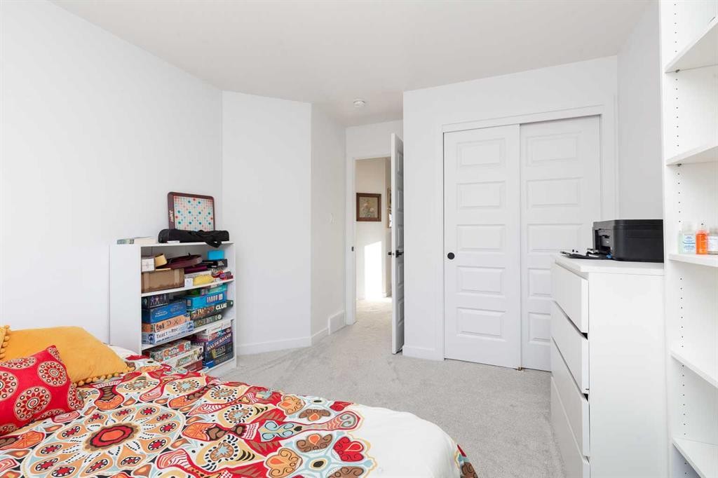 308 Grassland Boulevard West, Lethbridge, AB - Indoor Photo Showing Bedroom