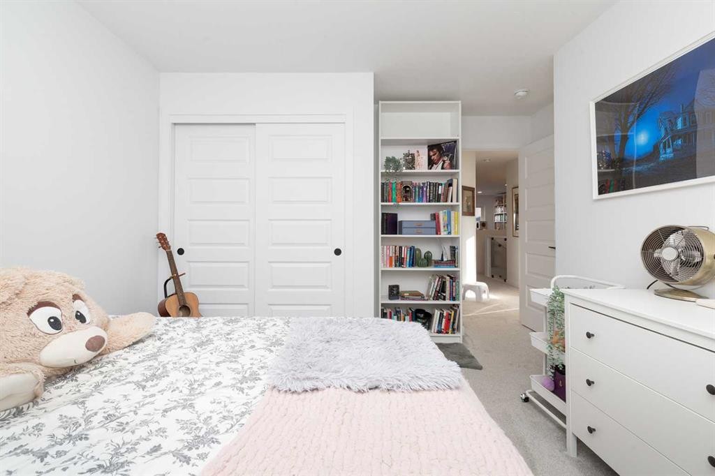 308 Grassland Boulevard West, Lethbridge, AB - Indoor Photo Showing Bedroom