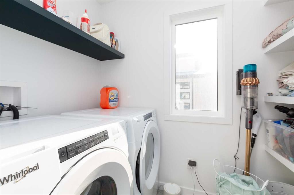 308 Grassland Boulevard West, Lethbridge, AB - Indoor Photo Showing Laundry Room