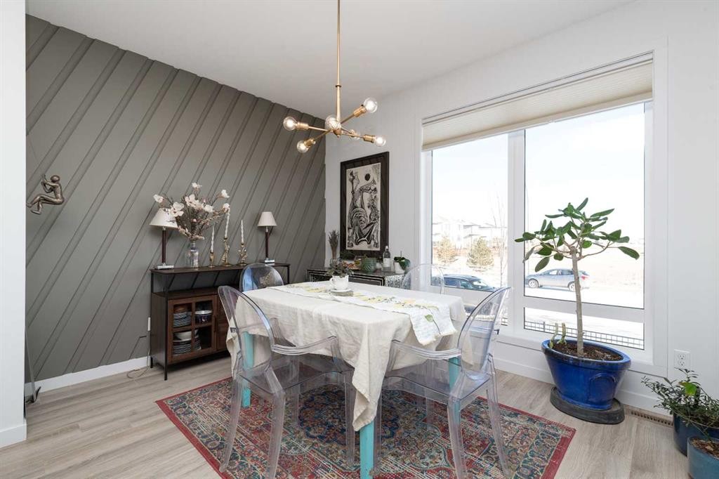 308 Grassland Boulevard West, Lethbridge, AB - Indoor Photo Showing Dining Room