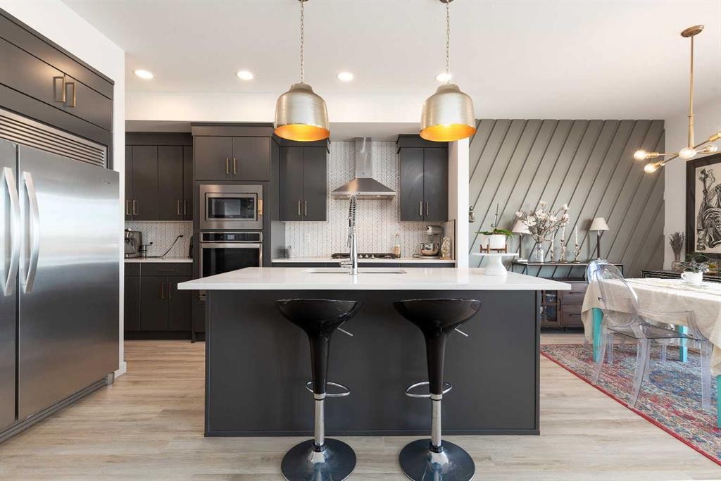 308 Grassland Boulevard West, Lethbridge, AB - Indoor Photo Showing Kitchen With Upgraded Kitchen