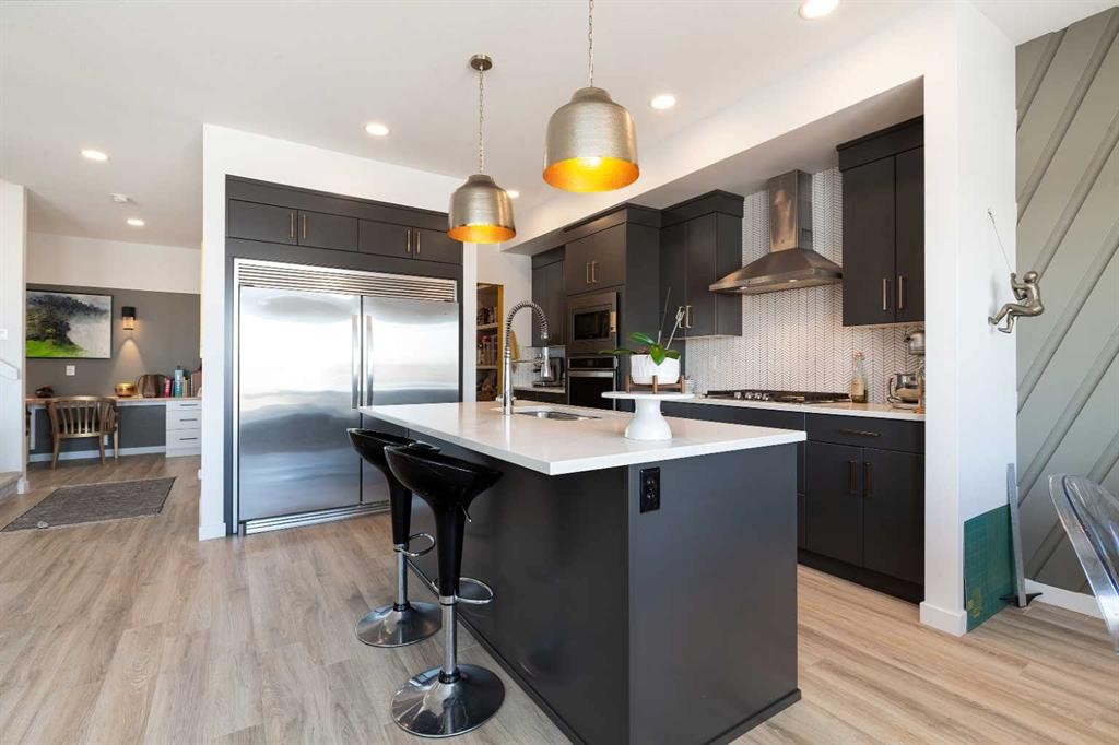 308 Grassland Boulevard West, Lethbridge, AB - Indoor Photo Showing Kitchen With Upgraded Kitchen