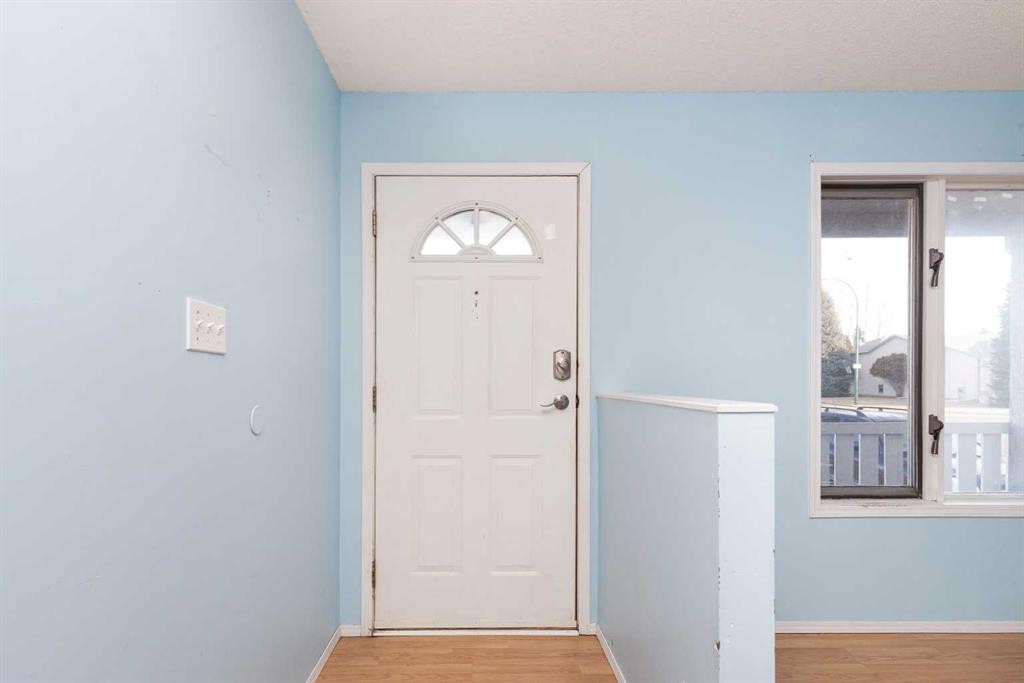 209 Mt Blakiston Road West, Lethbridge, AB - Indoor Photo Showing Other Room