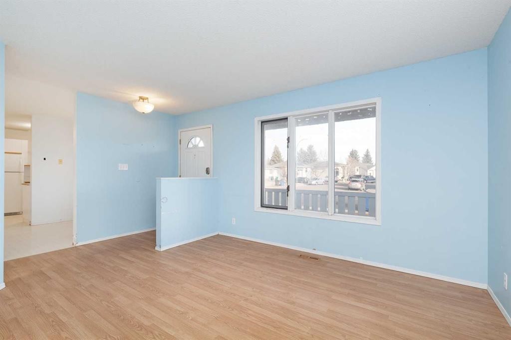 209 Mt Blakiston Road West, Lethbridge, AB - Indoor Photo Showing Other Room