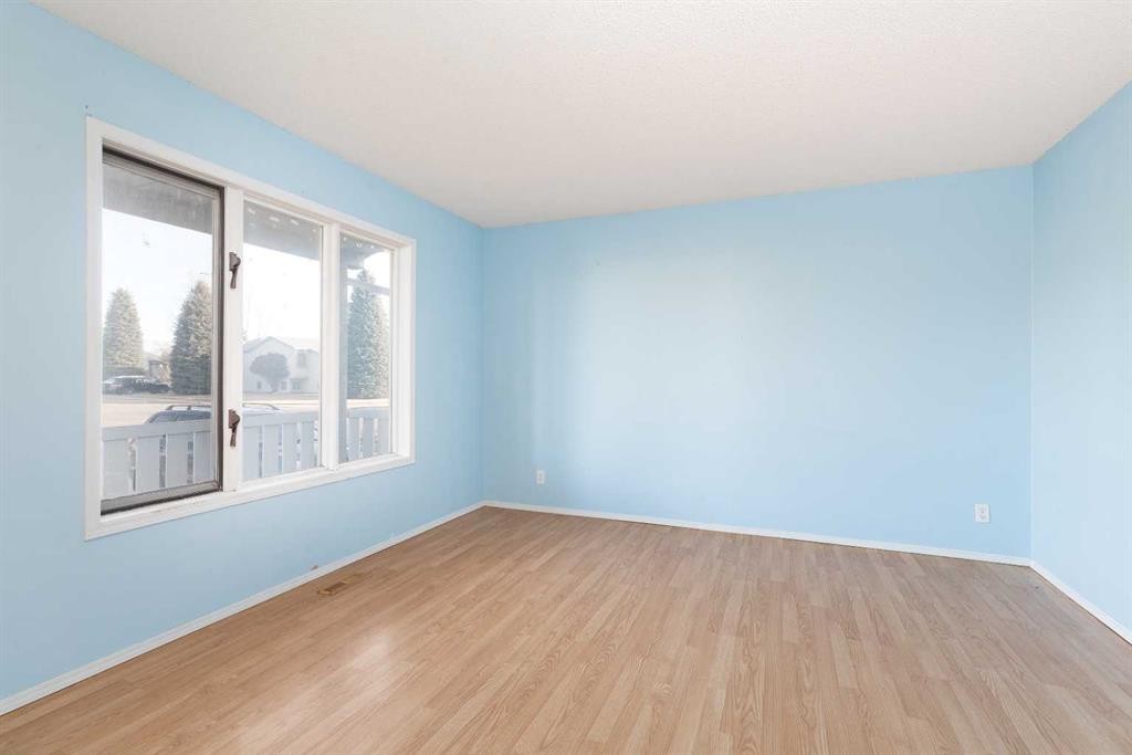 209 Mt Blakiston Road West, Lethbridge, AB - Indoor Photo Showing Other Room