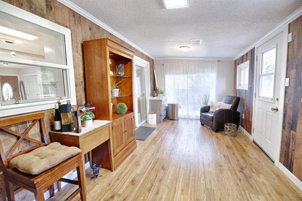 110 Ojibwa Road West, Lethbridge, AB - Indoor With Fireplace