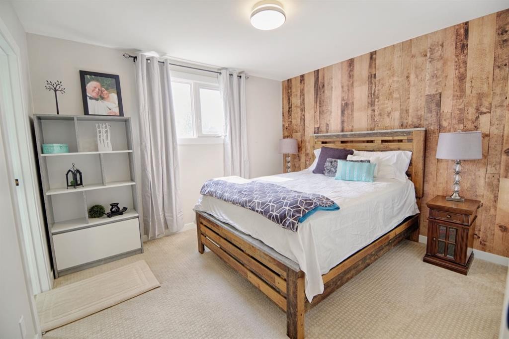110 Ojibwa Road West, Lethbridge, AB - Indoor Photo Showing Bedroom