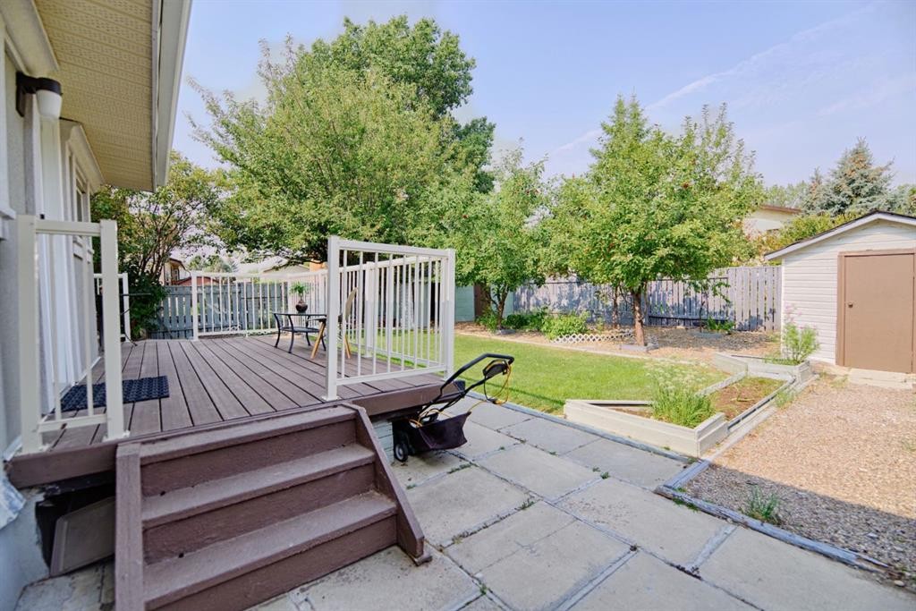 110 Ojibwa Road West, Lethbridge, AB - Outdoor With Exterior