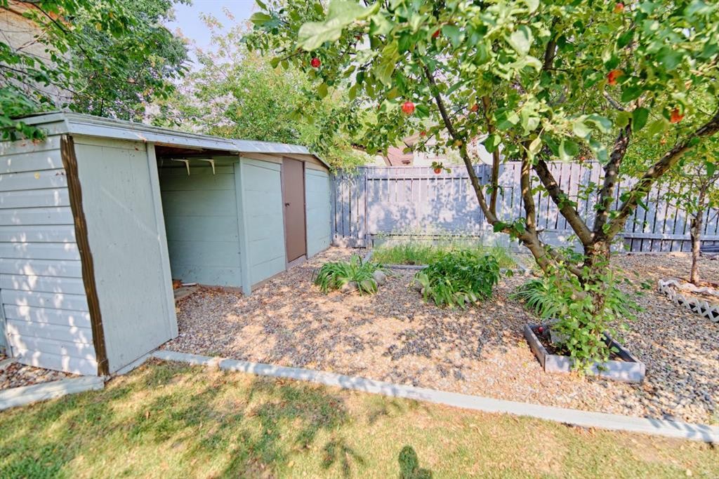 110 Ojibwa Road West, Lethbridge, AB - Outdoor