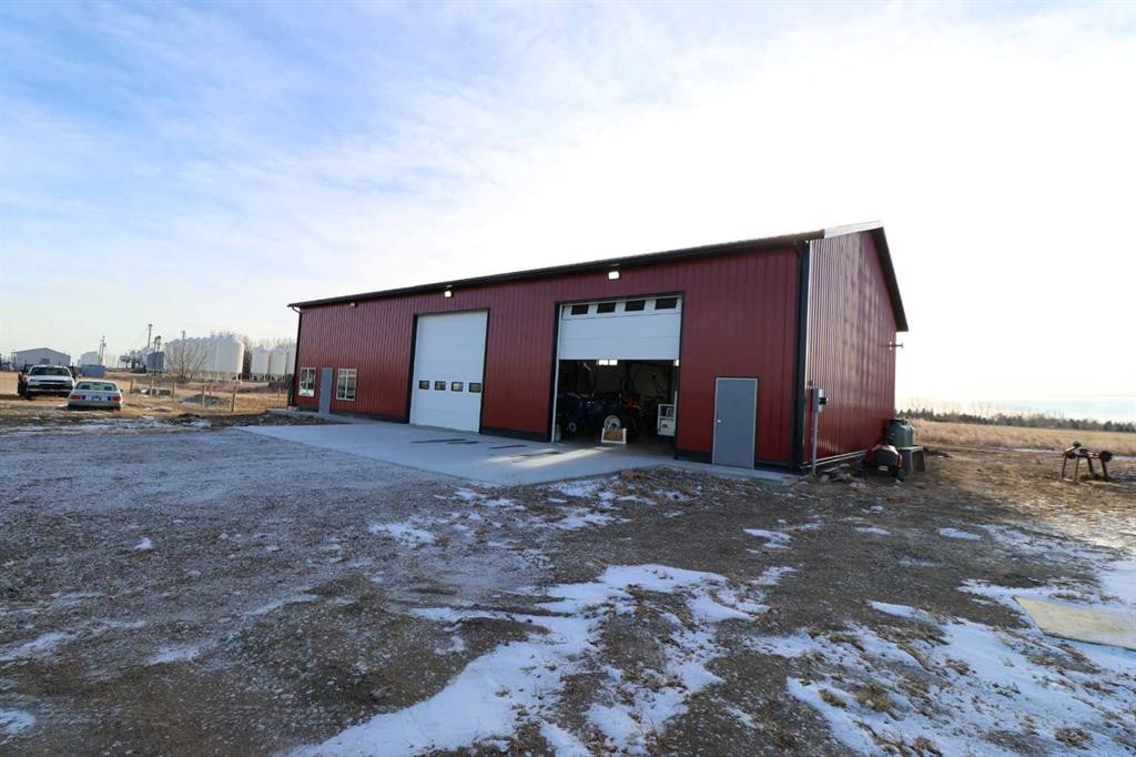 320 Railway Ave, Enchant, AB