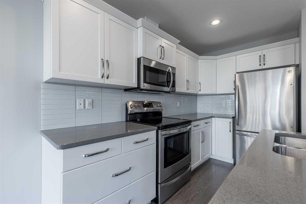 4-1202 Keystone Road West, Lethbridge, AB - Indoor Photo Showing Kitchen With Upgraded Kitchen