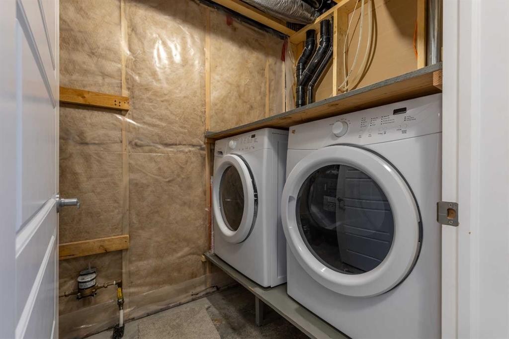 4-1202 Keystone Road West, Lethbridge, AB - Indoor Photo Showing Laundry Room