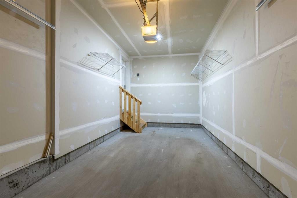 4-1202 Keystone Road West, Lethbridge, AB - Indoor Photo Showing Other Room