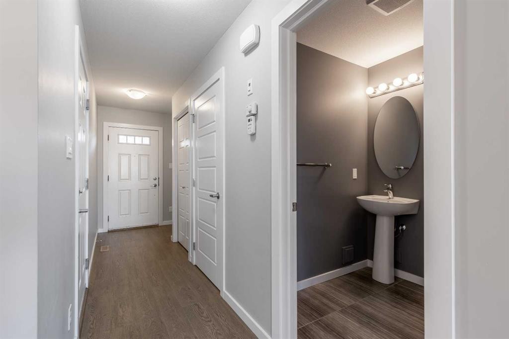 4-1202 Keystone Road West, Lethbridge, AB - Indoor