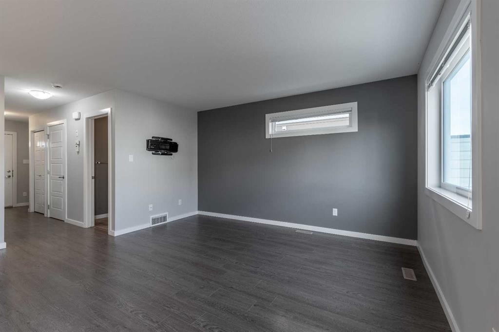 4-1202 Keystone Road West, Lethbridge, AB - Indoor Photo Showing Other Room