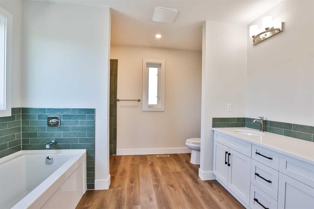 714 Fairways Drive, Vulcan, AB - Indoor Photo Showing Bathroom