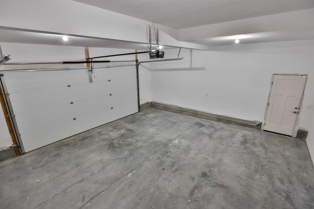 714 Fairways Drive, Vulcan, AB - Indoor Photo Showing Garage