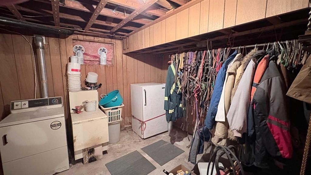 8029 Twp 102, Seven Persons, AB - Indoor Photo Showing Other Room