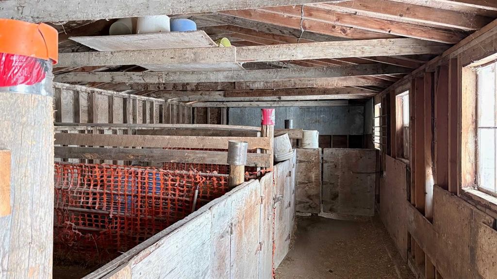 8029 Twp 102, Seven Persons, AB - Indoor Photo Showing Other Room