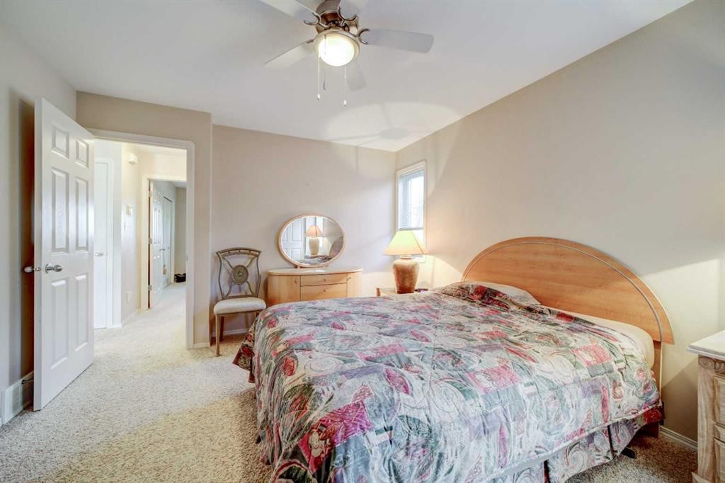 425 Edinburgh Road West, Lethbridge, AB - Indoor Photo Showing Bedroom