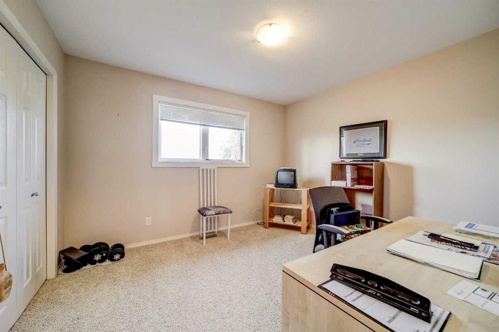 425 Edinburgh Road West, Lethbridge, AB - Indoor