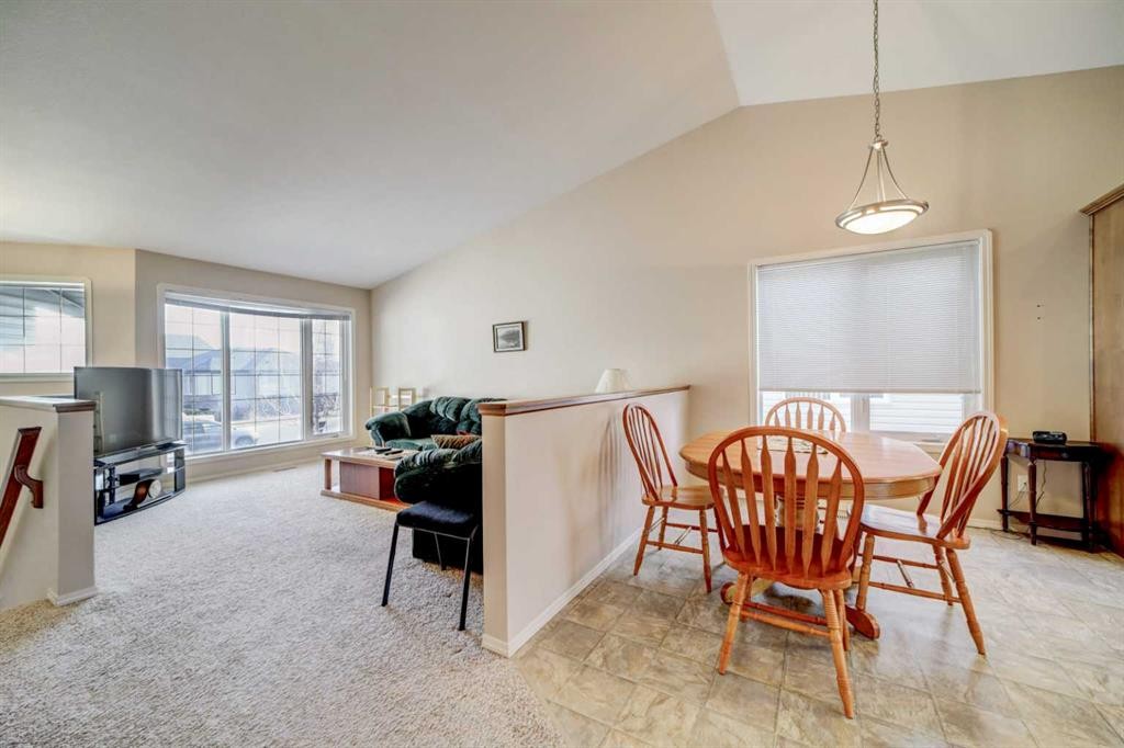 425 Edinburgh Road West, Lethbridge, AB - Indoor