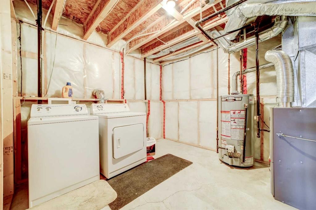 425 Edinburgh Road West, Lethbridge, AB - Indoor Photo Showing Other Room