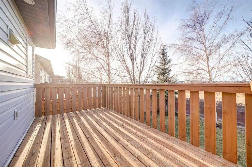 425 Edinburgh Road West, Lethbridge, AB - Outdoor With Deck Patio Veranda