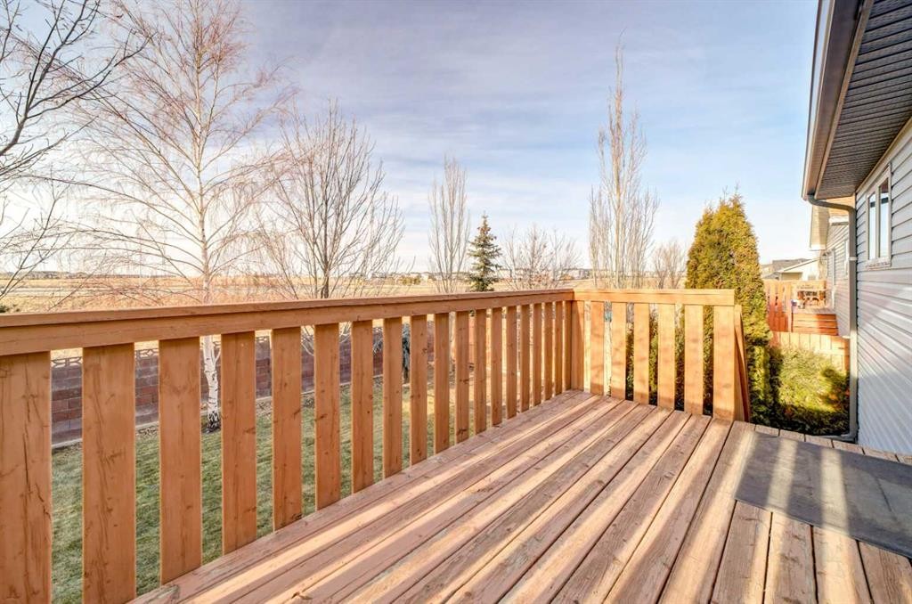 425 Edinburgh Road West, Lethbridge, AB - Outdoor With Deck Patio Veranda