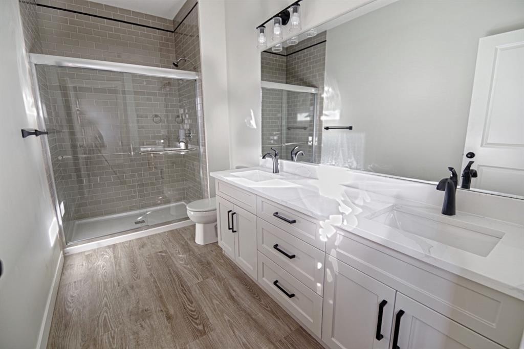375 Skeena Crescent West, Lethbridge, AB - Indoor Photo Showing Bathroom