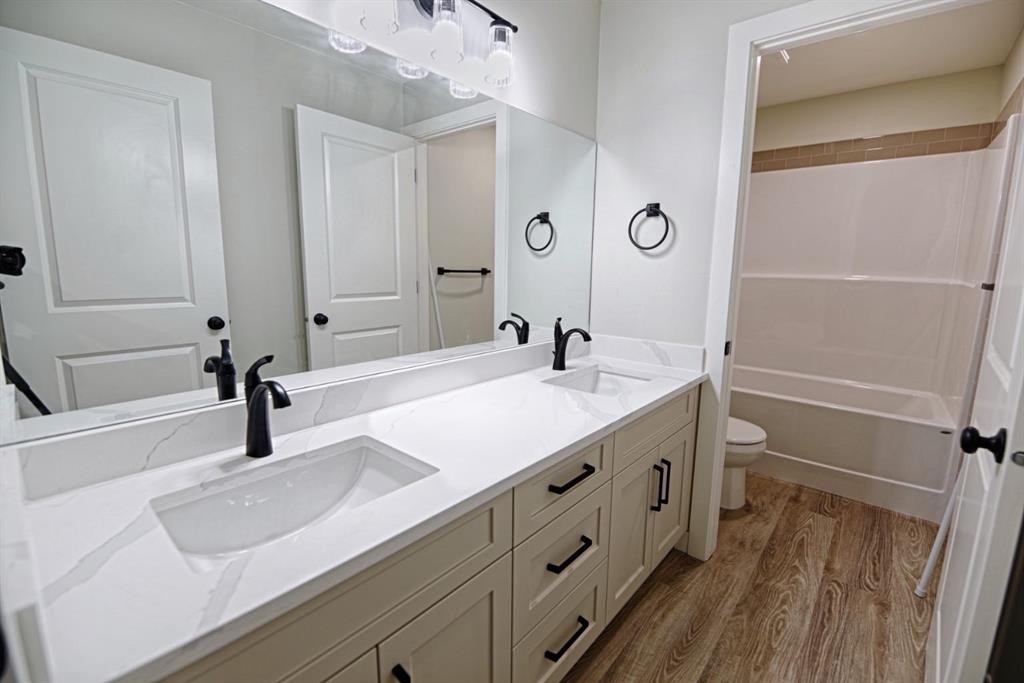 375 Skeena Crescent West, Lethbridge, AB - Indoor Photo Showing Bathroom