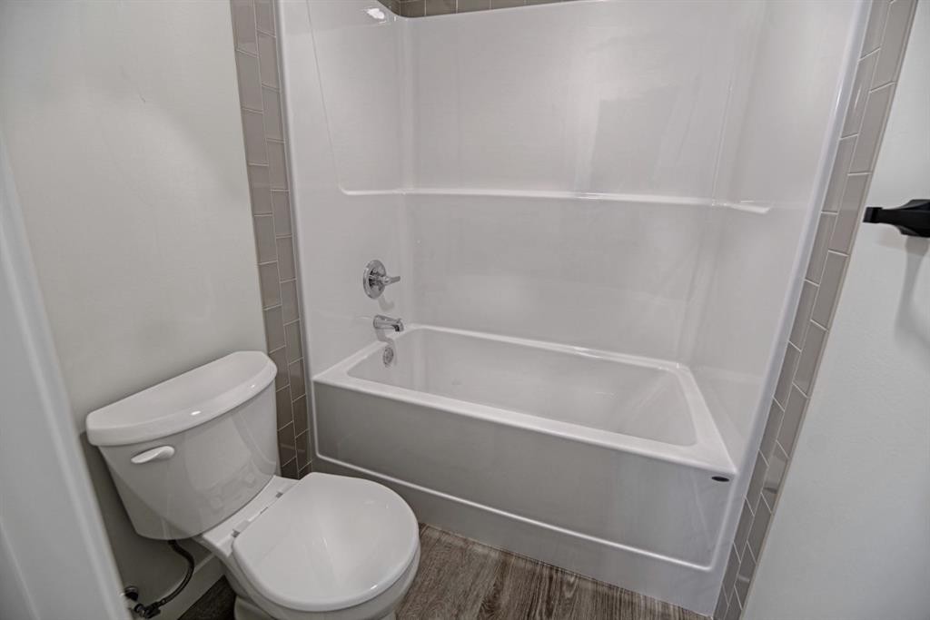 375 Skeena Crescent West, Lethbridge, AB - Indoor Photo Showing Bathroom