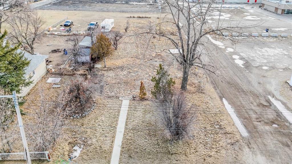 52 E 100 N, Raymond, AB