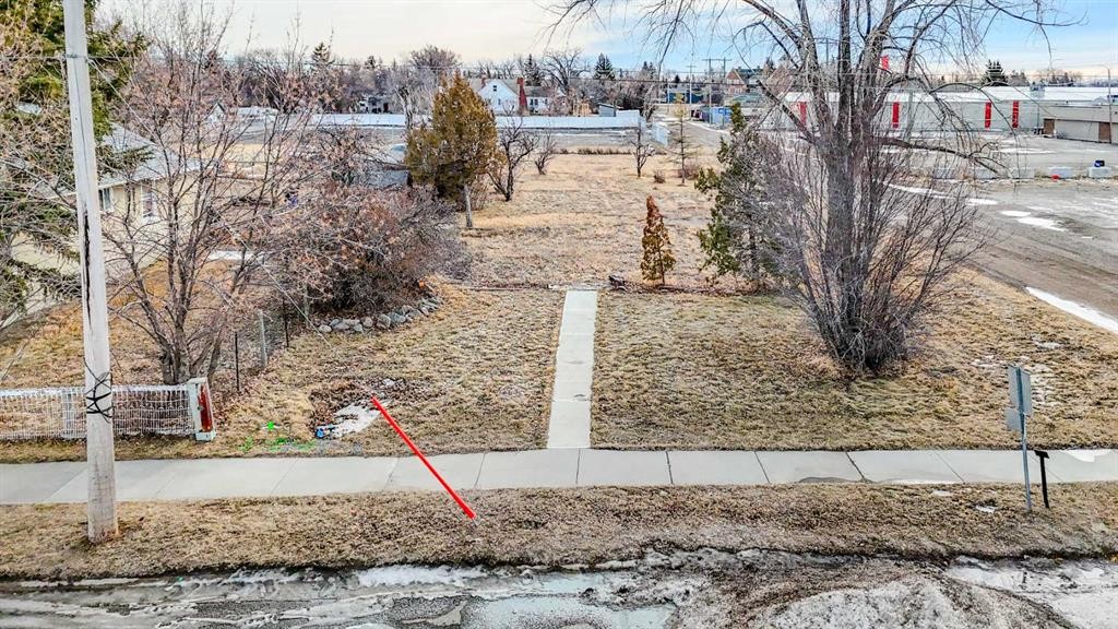 52 E 100 N, Raymond, AB