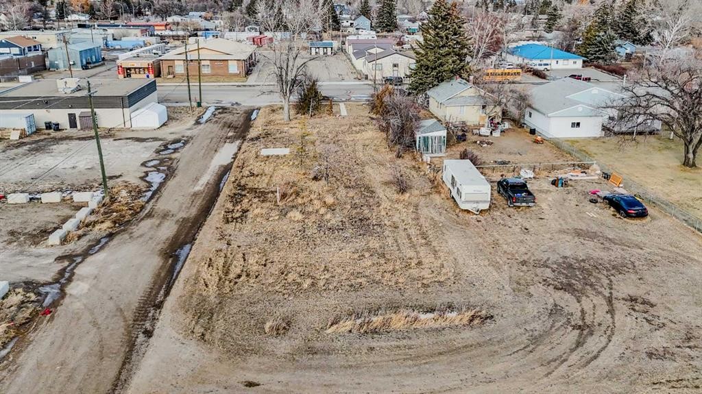 52 E 100 N, Raymond, AB